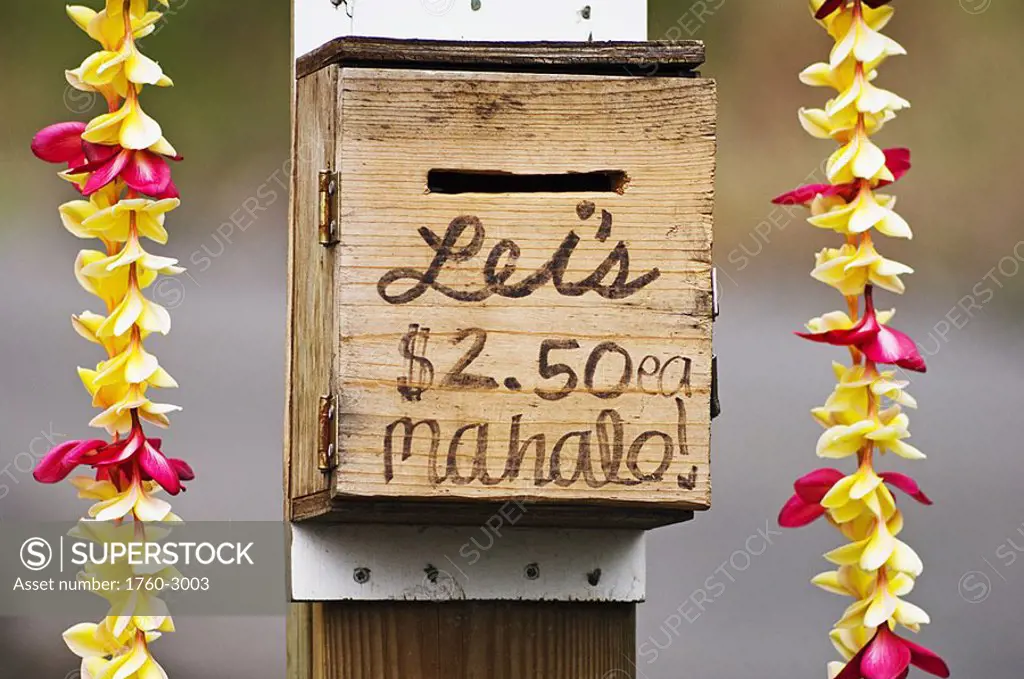 Hawaii, Big Island, South Kona, Honaunau, Lei´s for sale with an honor box