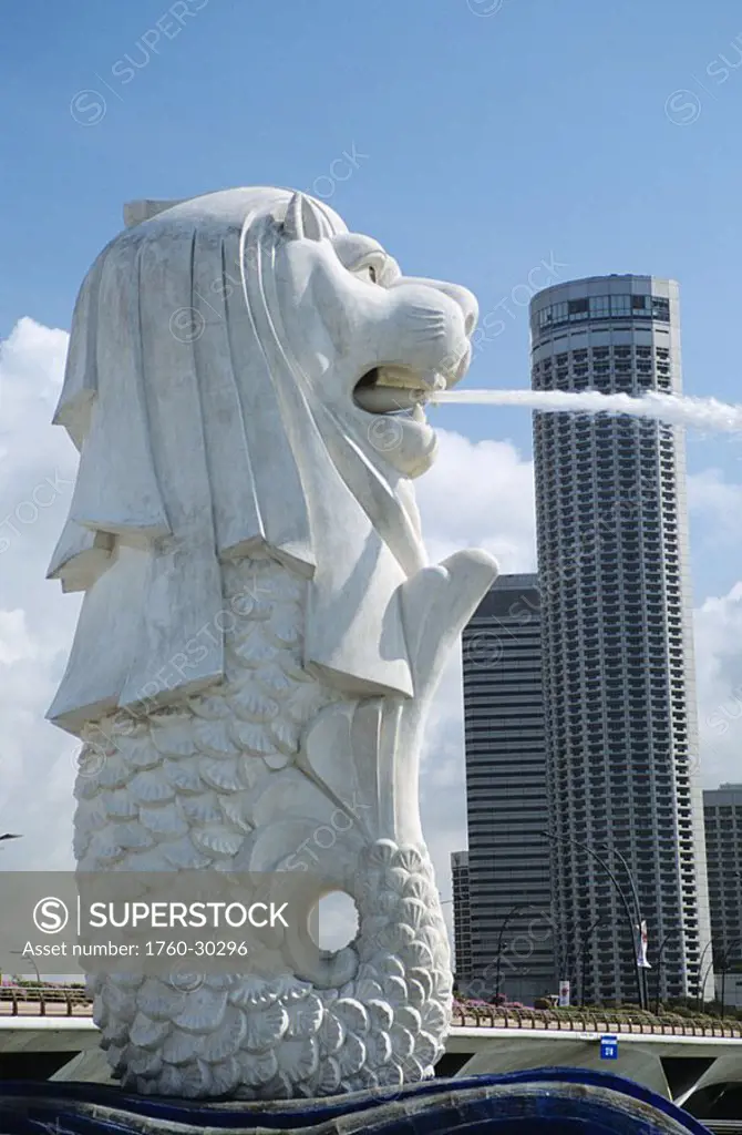Singapore, Famous merlion fountain, buildings in background