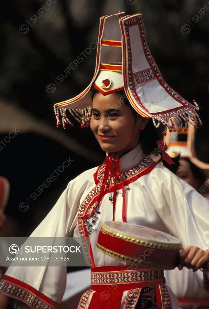 Hong Kong, Woman in cultural dress, ethnic dancer NO MODEL RELEASE
