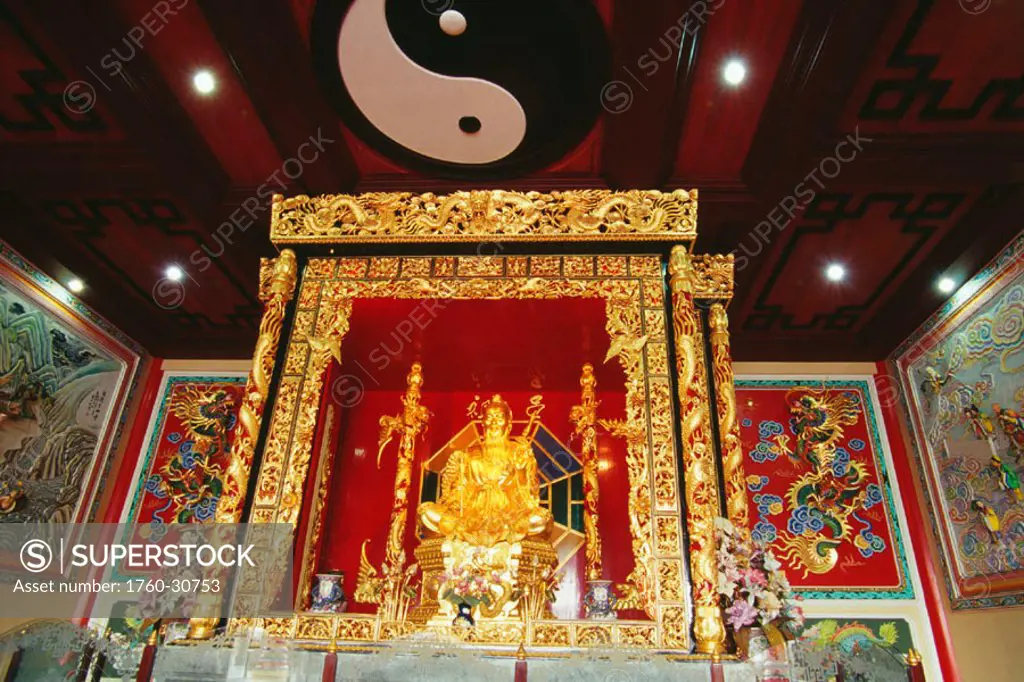Thailand, Pattaya, Vihara Chian, Chinese temple in honor of King, Golden staues.