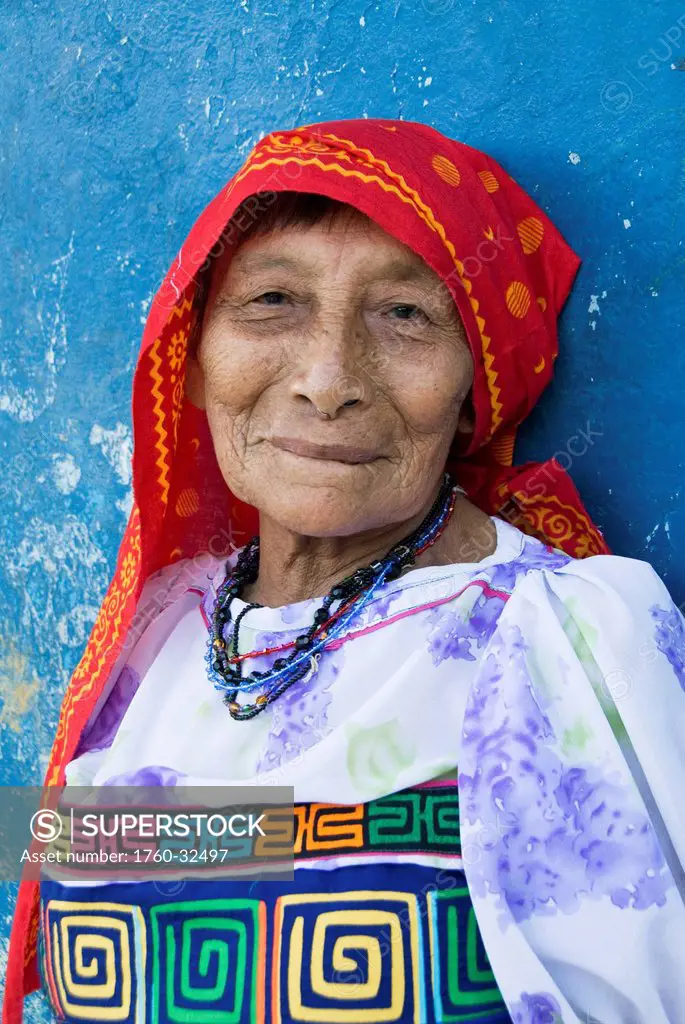 Panama, San Blas Islands (Also Called Kuna Yala Islands), Playon Chico Village, Kuna Woman
