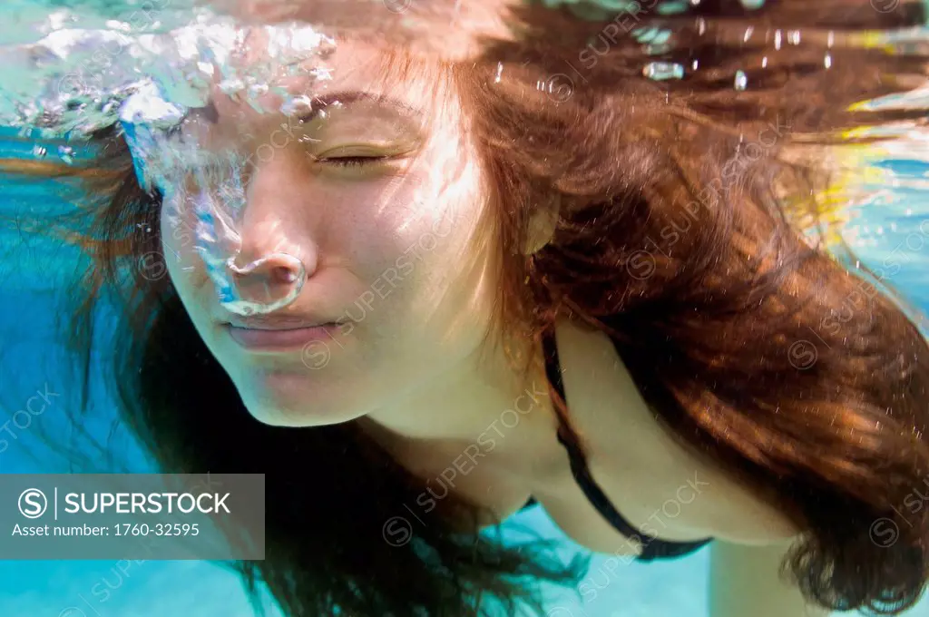 Hawaii, Big Island, Hapuna Bay, Young Brunette Woman Swimming Underwater.