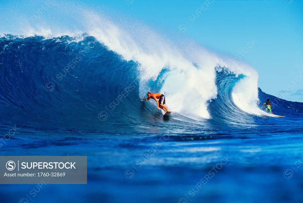 Hawaii, Oahu, North Shore, Backdoor Pipe, Pancho Sullivan Riding Wave