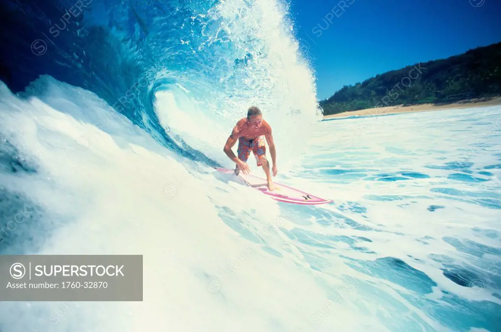 Hawaii, Oahu, North Shore, Backdoor Pipe, Noah Johnson Riding Wave