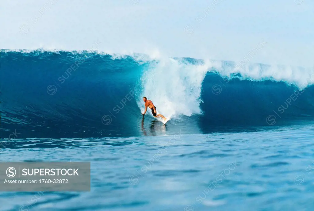 Hawaii, Oahu, North Shore, Backdoor Pipe, Pancho Sullivan Riding Wave