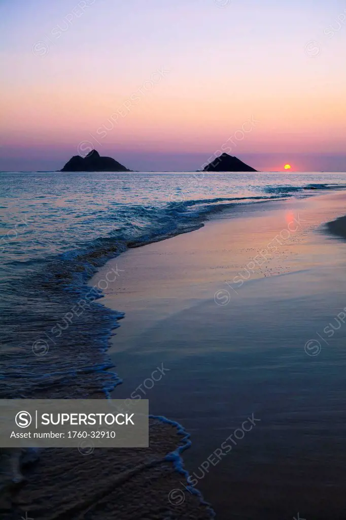 Hawaii, Oahu, Kailua, Lanikai, Sun Sinking Below Horizon On Beach.