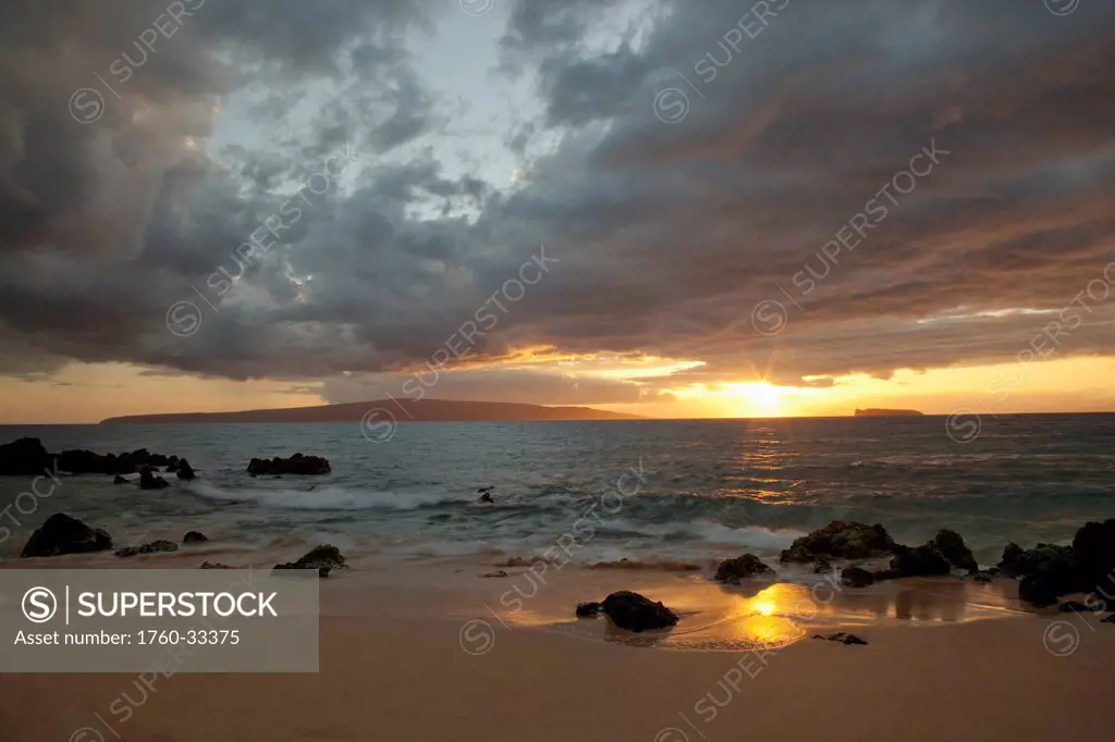 Hawaii, Maui, Makena, Cloudy Sunset At Big Beach.