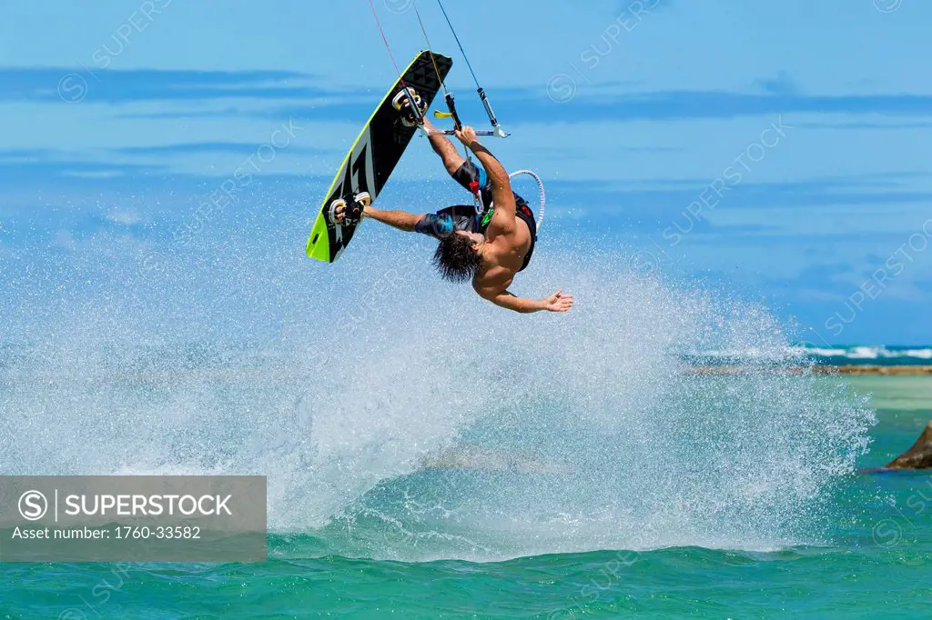 Hawaii, Maui, Professional Kiteboarder, Shawn Richman kitesurfing on the north shore. EDITORIAL USE ONLY.