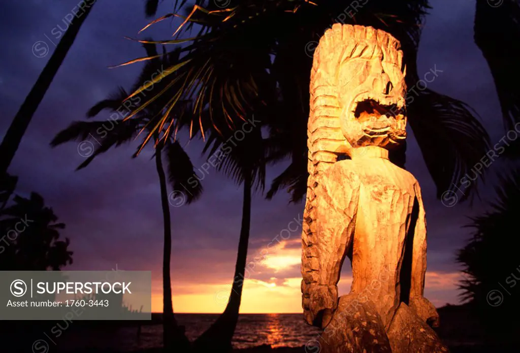 Hawaii, Big Island, Place of Refuge Pu´u Honua O Honaunau close-up ohia wood ki´i religious carvings at sunset.