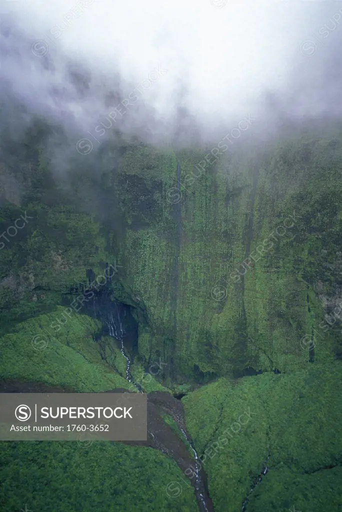 Kauai Mt Waialeale island´s wettest spot, green w/ thin waterfall D1719 clouds overhang