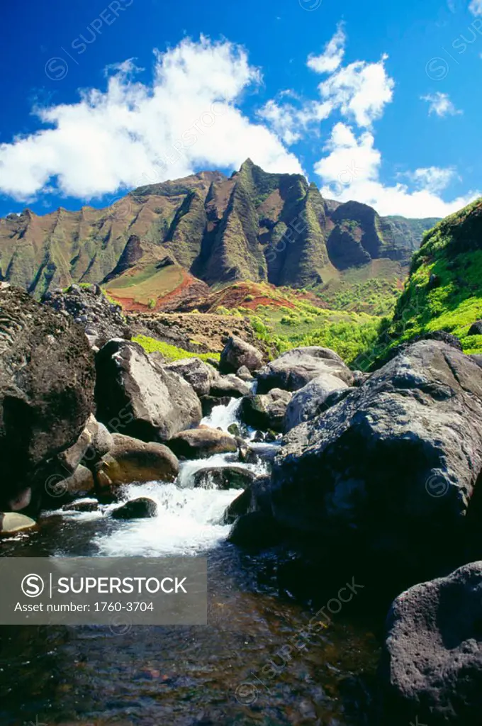 Hawaii, Kauai, NaPali Coast, stream coming down from the Kalalau mountains