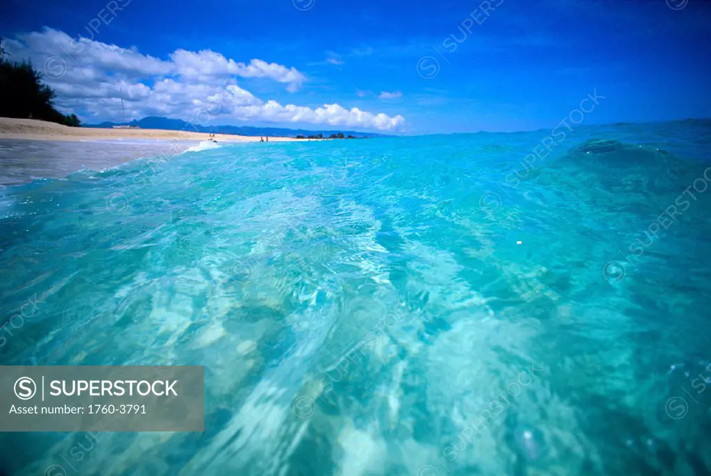 Hawaii, Oahu, North Shore, view from turquoise waters, look towards beach B1480