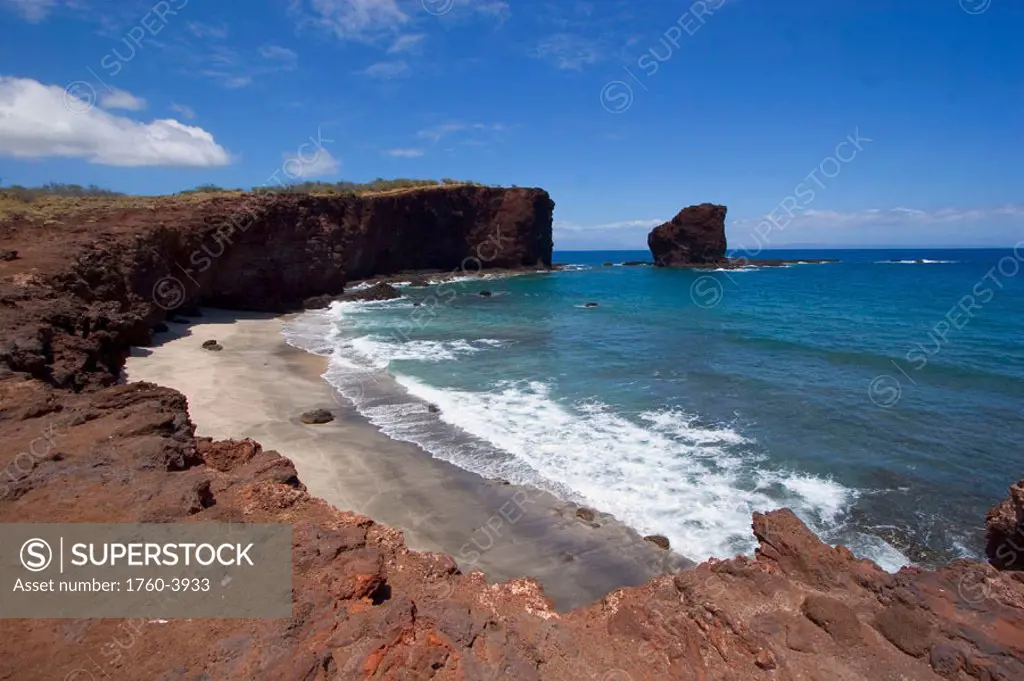 Hawaii, Lanai, Pu´u Pehe, Sweetheart Rock, view of rocky coastline and beach