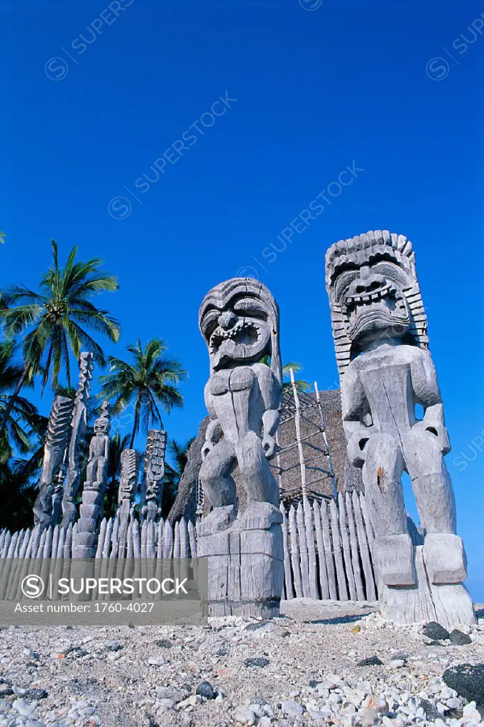 Big Island, City of Refuge, Tiki statues, Puuhonua O Honaunau C1612