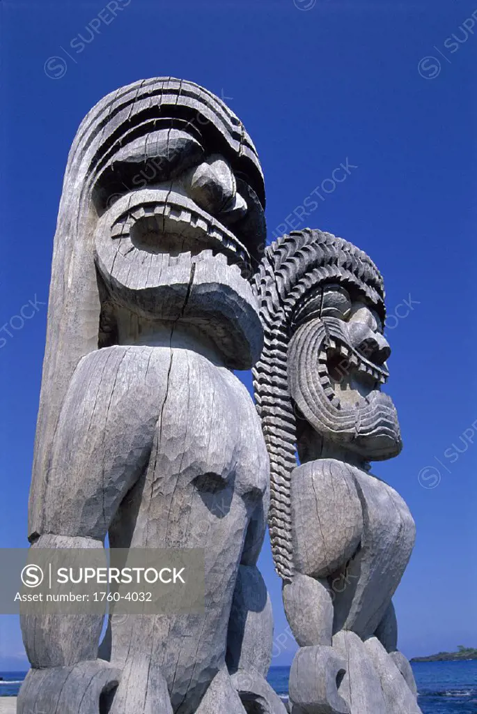 Big Isle Puuhonua O Honaunau, closeup of wooden statue ki´i D1599