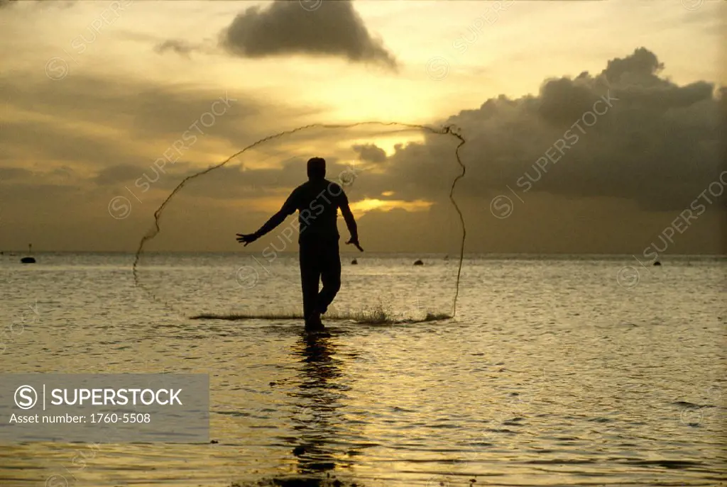 N Mariana, Saipan, Fisherman with throw net at sunset B1709