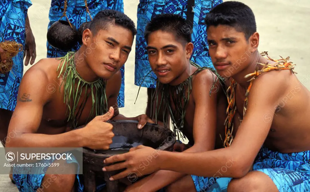Samoan, Three Samoan men drinking kava NO MODEL RELEASE
