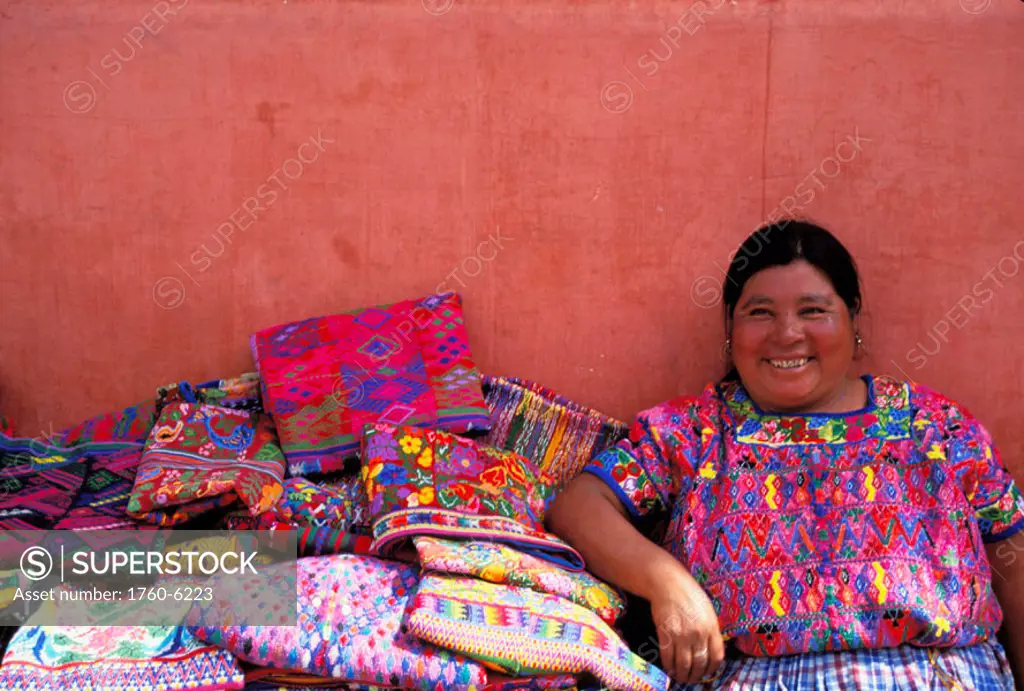 Guatemala, Antigua, smiling woman selling embroidered goods ´NO MODEL RELEASE´