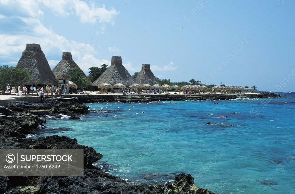 Mexico, Yucatan Peninsula, Cozumel, Chankanaab Lagoon Park, Snorkelers in turquoise ocean near shore
