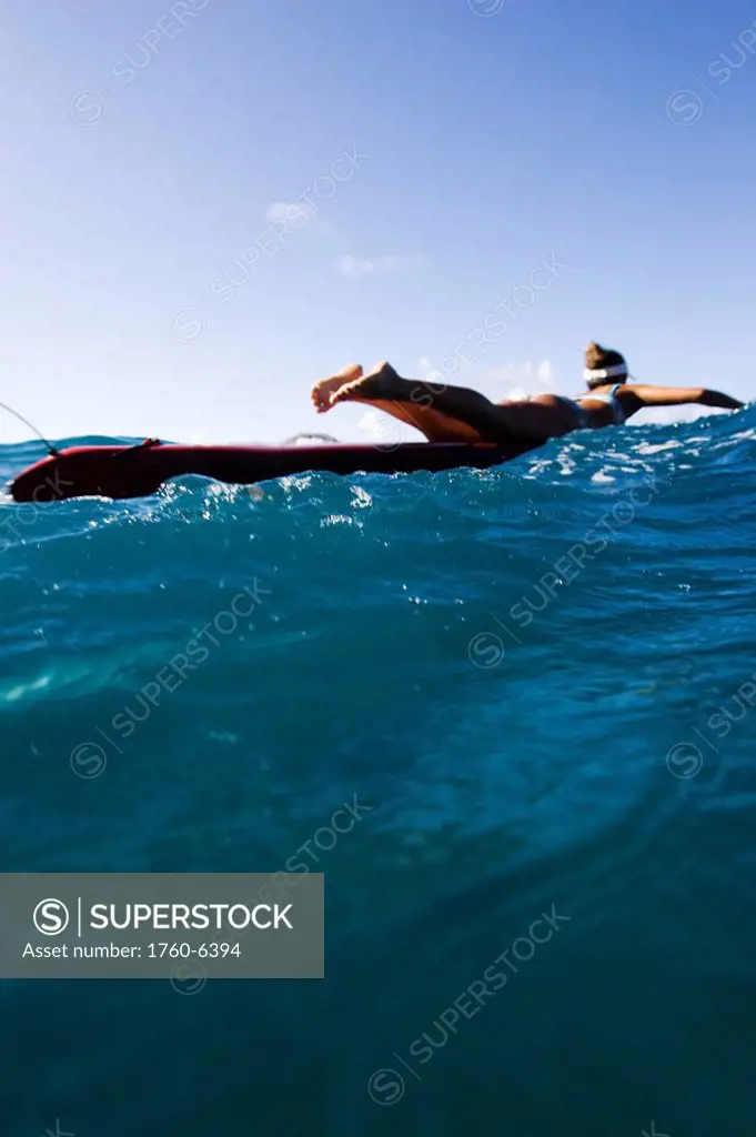 Hawaii, Oahu, Makapuu, Woman on paddleboard 