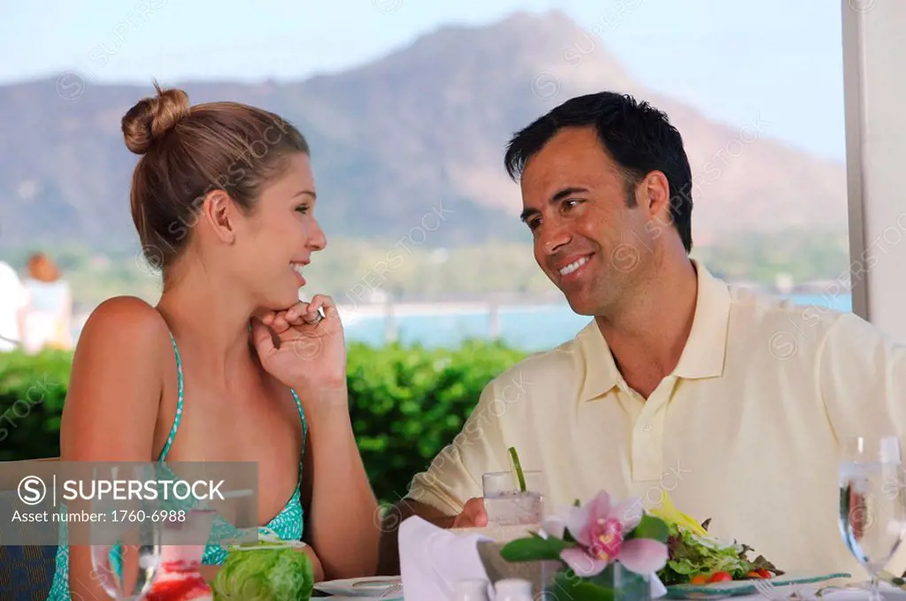 Hawaii, Oahu, Waikiki, Couple at a restaurant, Diamond Head background 