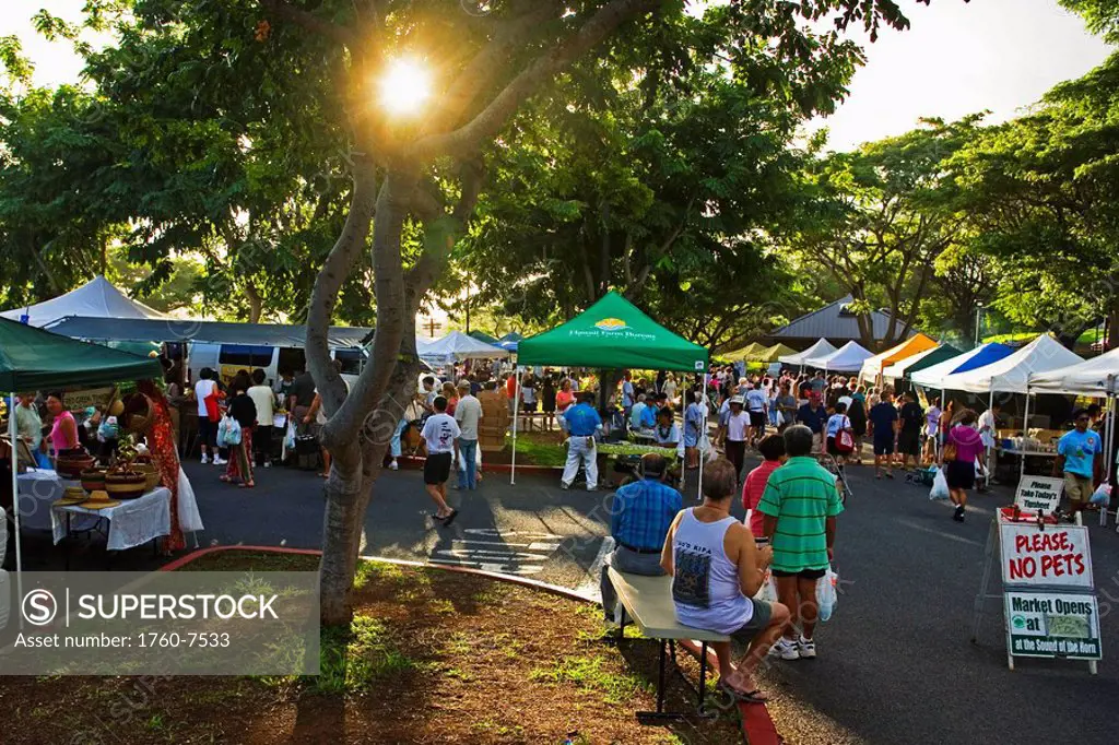 Hawaii, Oahu, Saturday farmer´s market in the kapiolani community college parking lot