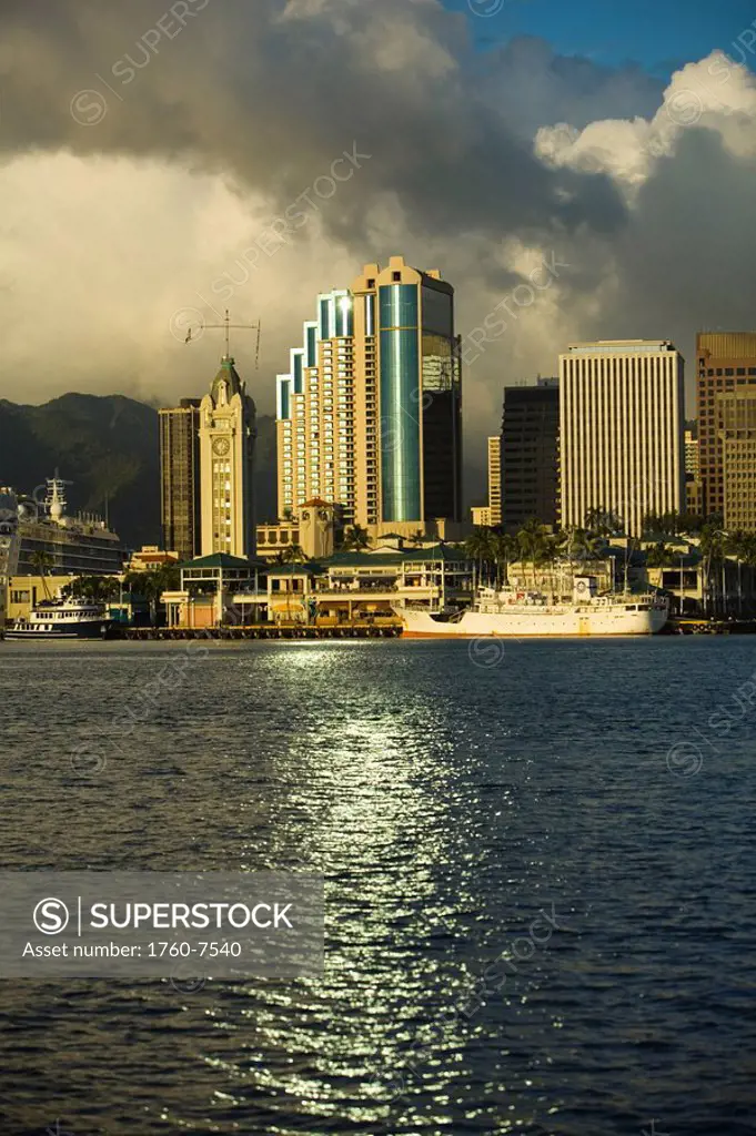 Hawaii, Oahu, View of Downtown Honolulu harbor