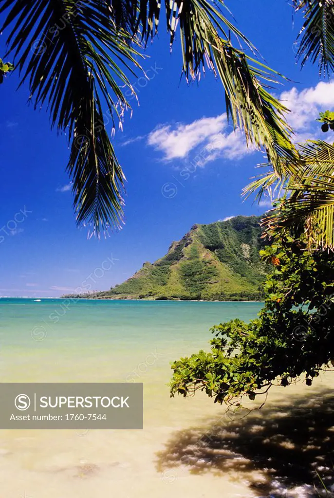 Hawaii, Oahu, Kahana Bay, Crouching Lion, Windward beach
