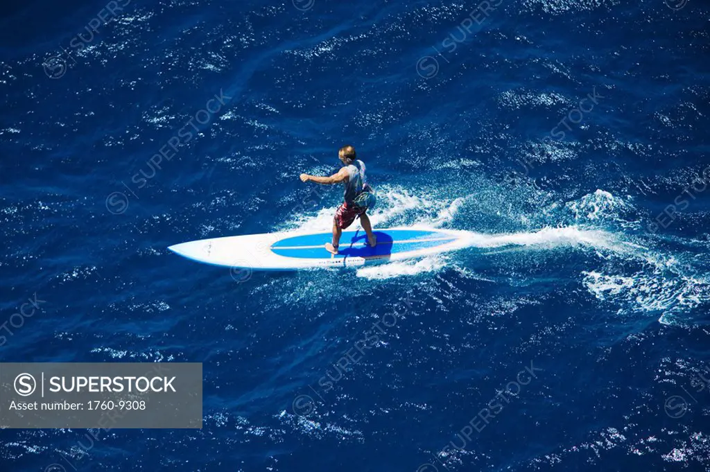 Hawaii, Maui, North Shore, Mark Raaphorst stand up paddling.