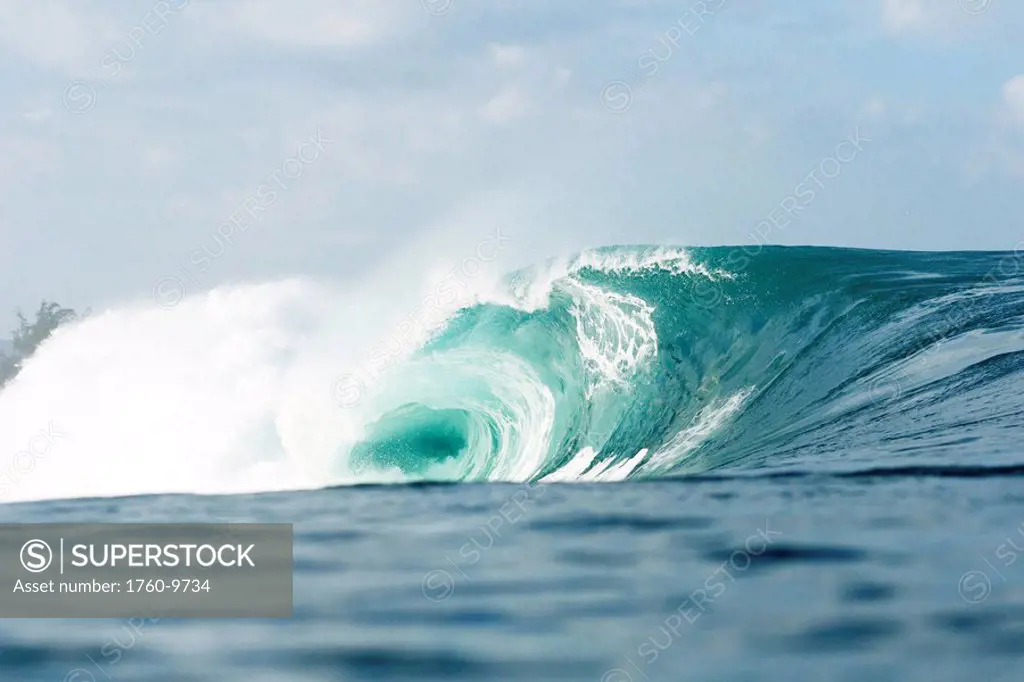 Hawaii, Oahu, Pipeline, Wave breaking.