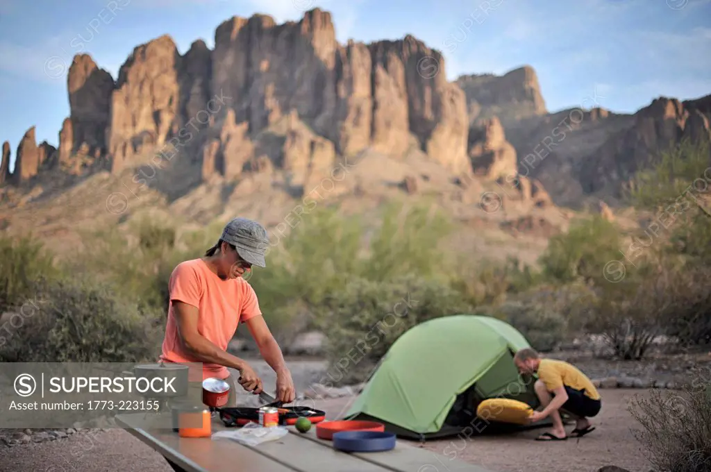 Backpacking couple making camp, Apache Junction, Arizona, USA
