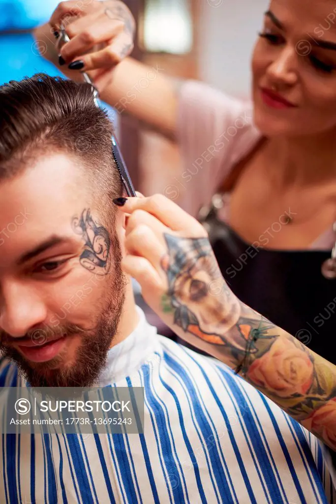 Hairdresser cutting customer's hair