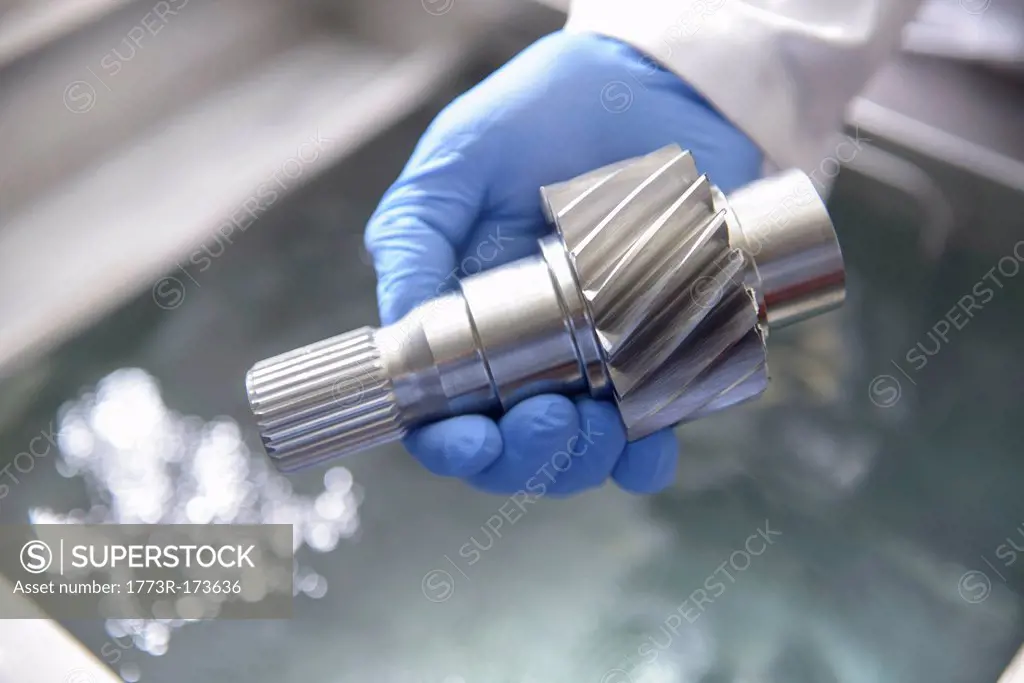 Worker cleaning with ultrasonics