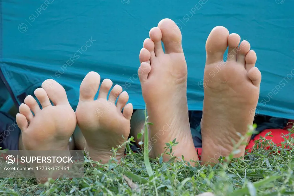 Two people´s feet sticking out of tent door