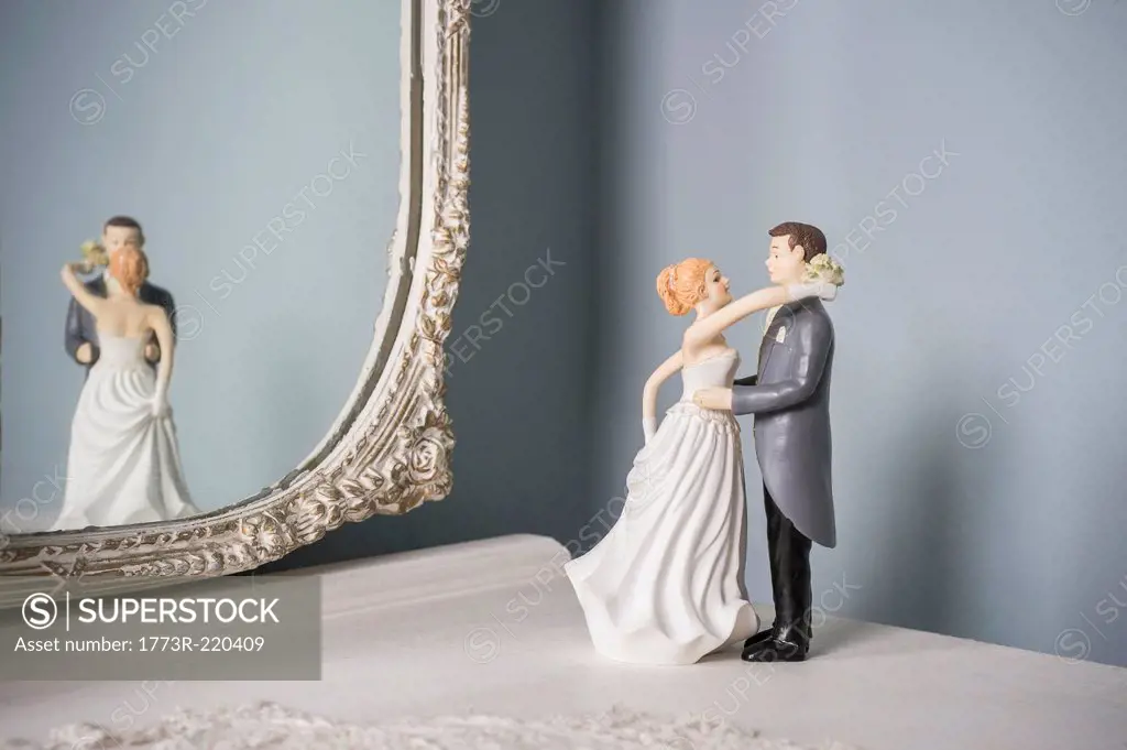 Wedding figurines and wall mirror