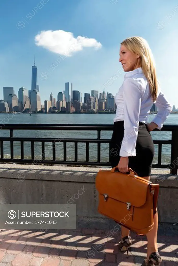 USA, New Jersey, Jersey City, Portrait of businesswoman standing with briefcase