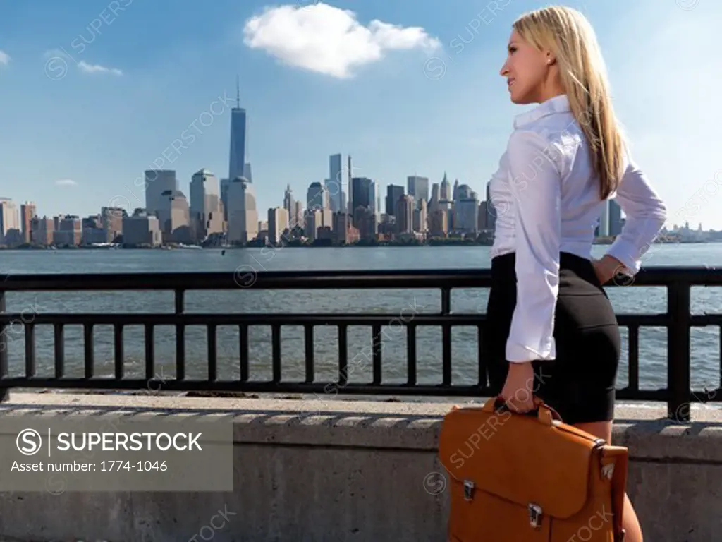 USA, New Jersey, Jersey City, Portrait of businesswoman standing with briefcase