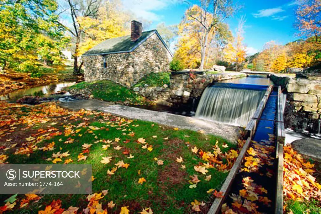 Ironsmith Hut and creek, Waterllo Village at Fall, Newton, New Jersey, USA