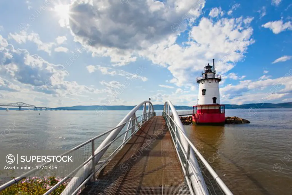 View of the Hudson River with the Tarrytown Lighthouse and Tappan Zee Bridge, New York, USA