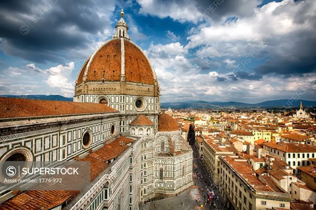 Italy, Tuscany, Florence, Basilica di Santa Maria del Fiore, High angle view of city with dome