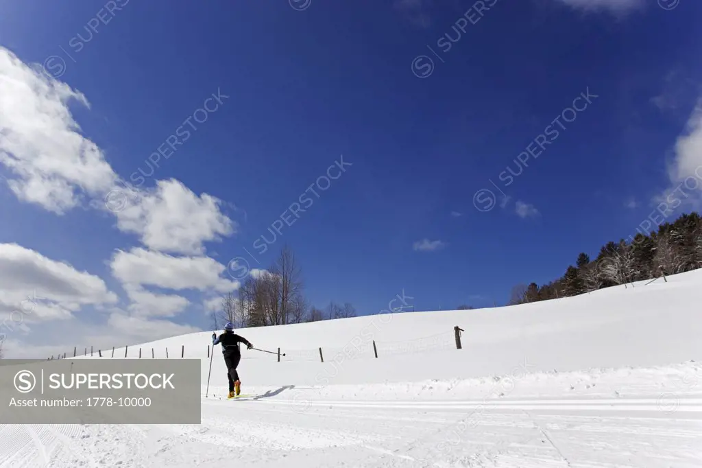 Cross-country skiing in Craftsbuty, VT