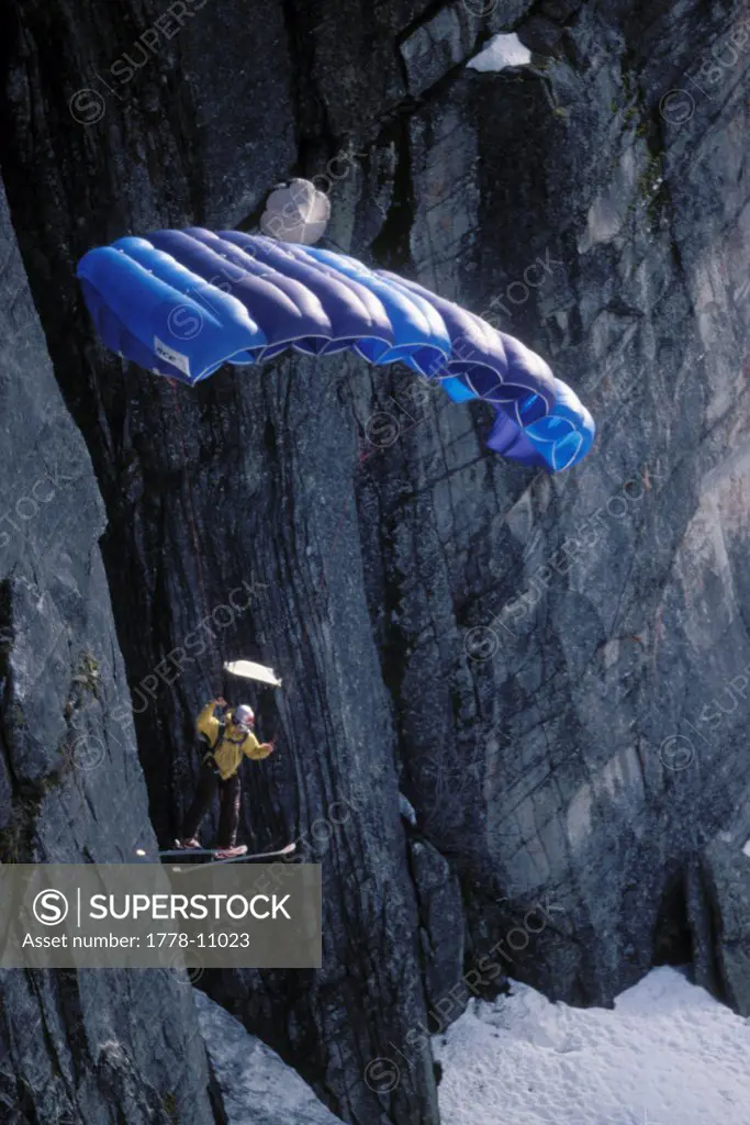 Ski-BASE jumper steering his parachute