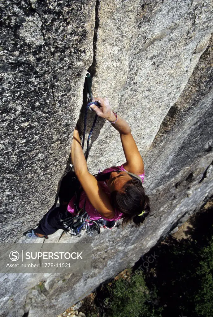Leading a crack climb in Yosemte