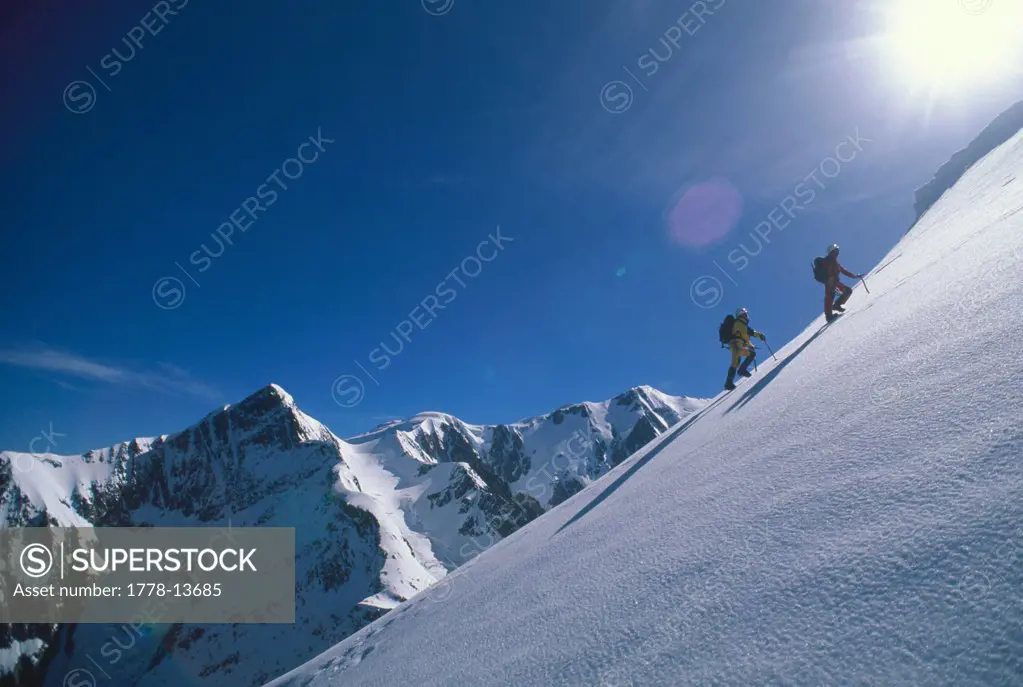 Two climbers on the Mettrier ridge Northen face of Dôme de Miage