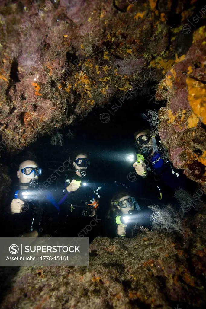 Scuba divers, Molasses Reef, Key Largo, Florida