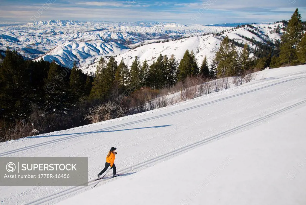 Woman cross country or nordic skiing in the mountains at Bogus Basin.