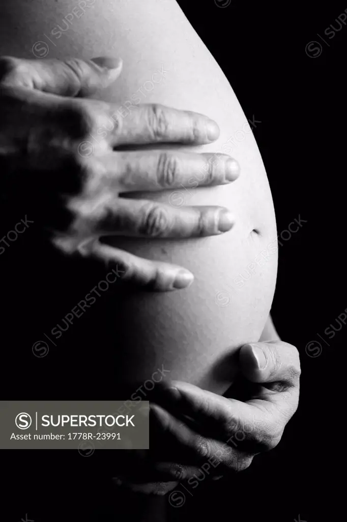 Profile of the belly of a woman who is seven months pregant.