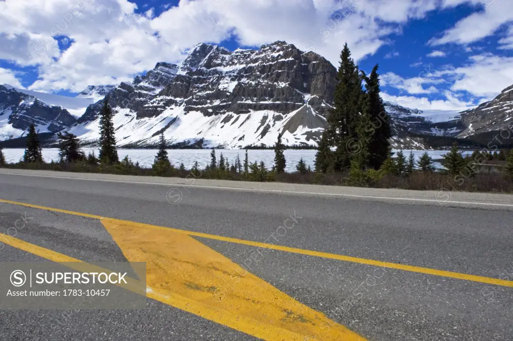 Street along Bow Lake., Icefields Parkway, Banff National Park, Alberta, Canada. (UNESCO World Heritage Site)