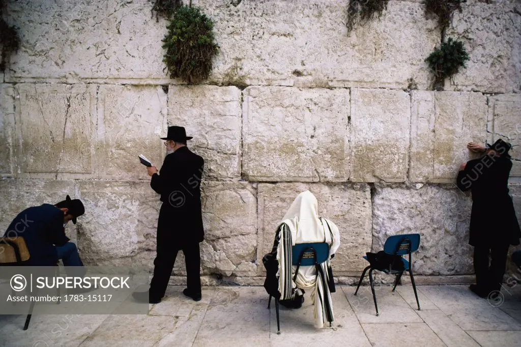 Orthodox jews praying et Wailing Wall, Jerusalem, Israel 