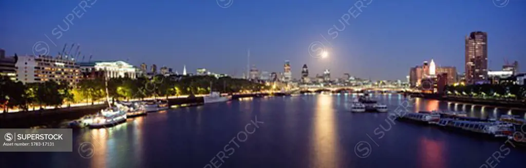Looking down the Thames at dusk , London, England